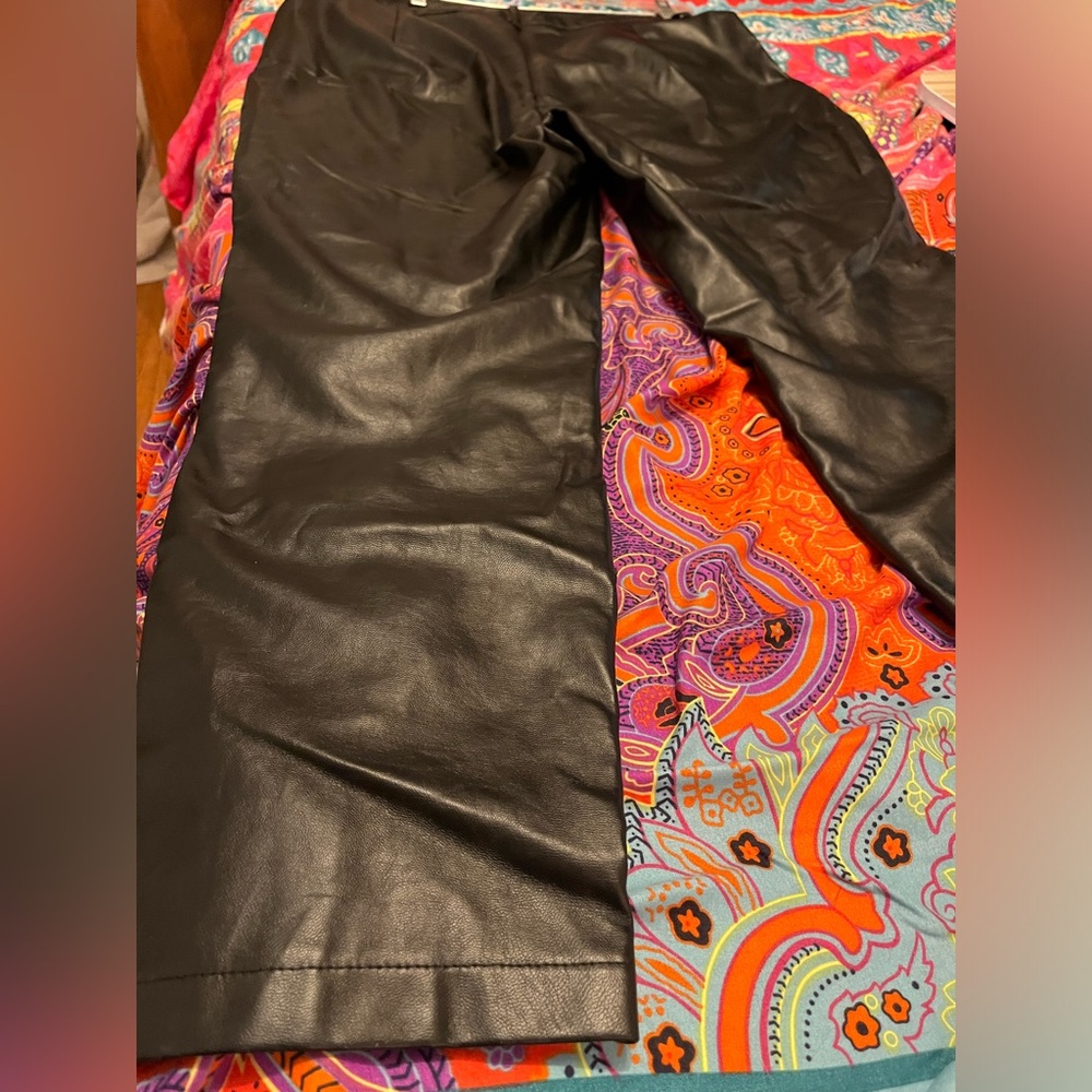 US S12 black faux leather pants. See tag in pics